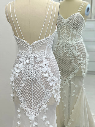 Elegant Romantic Lace Wedding Dress Low Back - Dresses Dioma