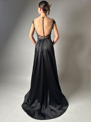 Schwarzes Brautkleid mit alternativem Illusionsausschnitt und Taschen