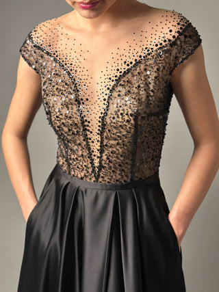 Schwarzes Brautkleid mit alternativem Illusionsausschnitt und Taschen