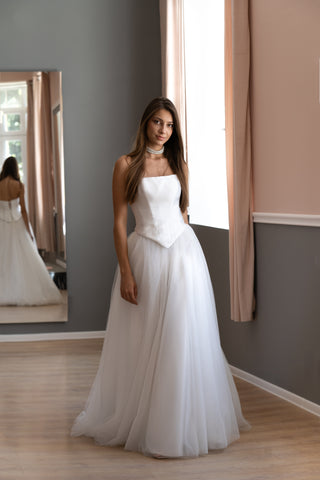 Trägerloses Korsett-Brautkleid mit baskischer Taille Adelle