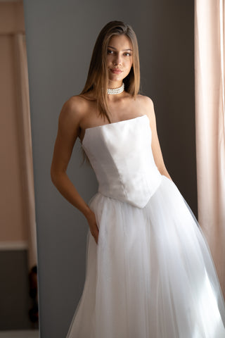Trägerloses Korsett-Brautkleid mit baskischer Taille Adelle