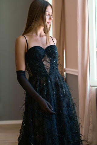 Schwarzes elegantes Couture-Kleid A-Linie Midi mit Straußenfedern