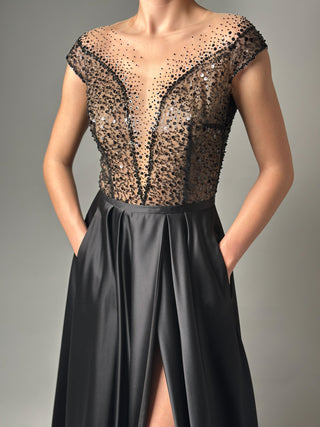 Schwarzes Brautkleid mit alternativem Illusionsausschnitt und Taschen