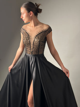 Schwarzes Brautkleid mit alternativem Illusionsausschnitt und Taschen