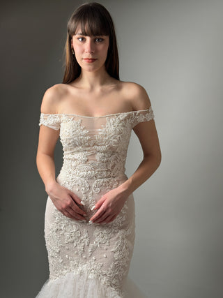 Meerjungfrau-Brautkleid aus Spitze mit schulterfreiem
