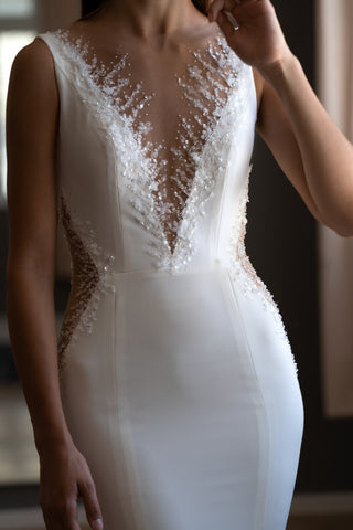 Elegantes Meerjungfrau-Brautkleid Grace aus Crêpe mit Handschuhen