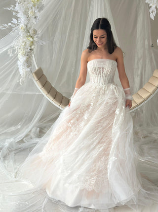 A-line Tulle Lace bridal gown Nadya - Dioma Fashion
