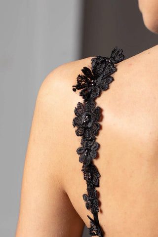 Black lace evening gown with slit and open back - Dioma