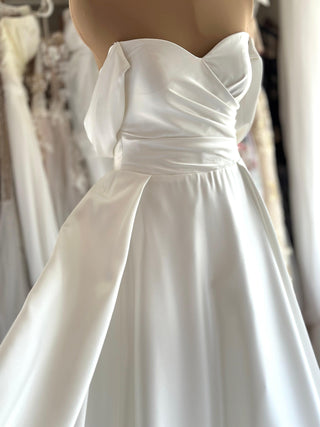 Elegant A-line wedding dress Off the shoulder Alyson - Dioma Fashion