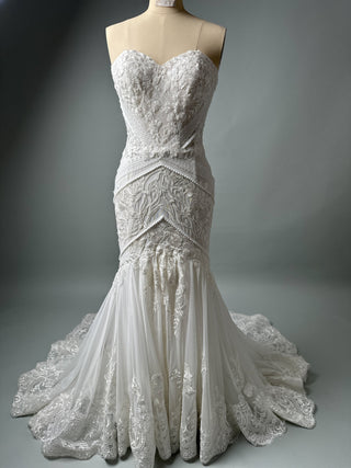 Floral Lace Gown with Long Sleeves and Mermaid silhouette - Dioma Fashion