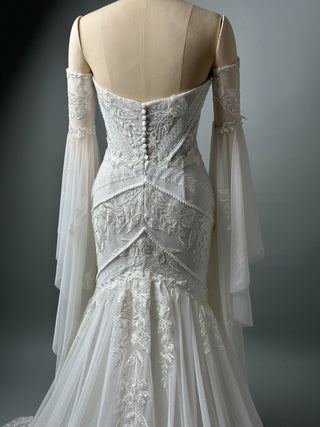 Floral Lace Gown with Long Sleeves and Mermaid silhouette - Dioma Fashion