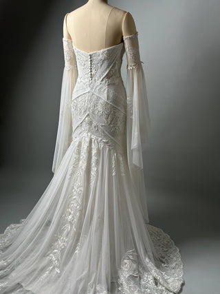 Floral Lace Gown with Long Sleeves and Mermaid silhouette - Dioma Fashion