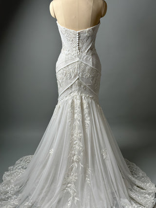 Floral Lace Gown with Long Sleeves and Mermaid silhouette - Dioma Fashion