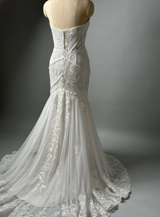 Floral Lace Gown with Long Sleeves and Mermaid silhouette - Dioma Fashion